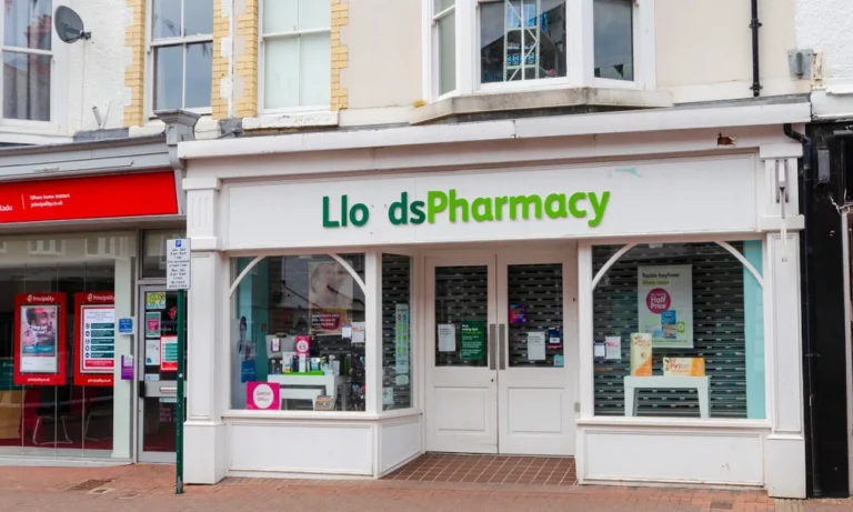 Why More People in the UK Are Skipping the High Street Pharmacy
